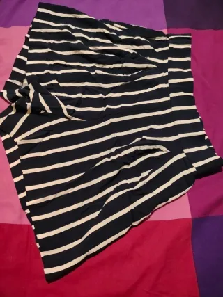 Pantaloncini a righe blu e bianche