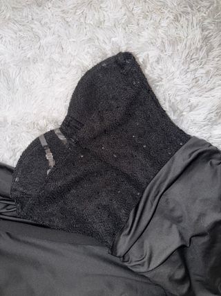 Vestido de fiesta negro con pedrería