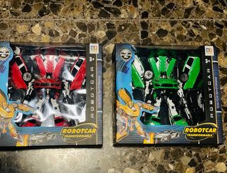 Dos juguetes Robot convertibles a coche sin abrir