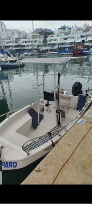 Barco 4,71m con amarre en Puerto Marina