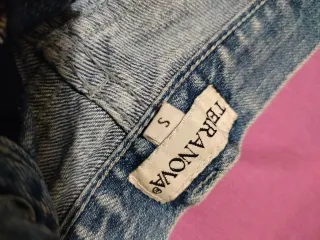 Pantaloncini jeans strappati donna