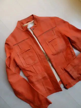 Cazadora de piel naranja talla S