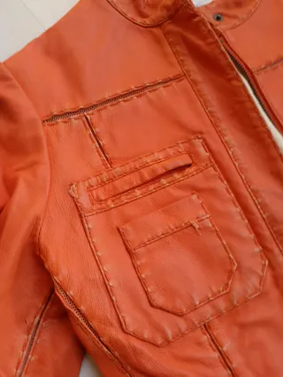 Cazadora de piel naranja talla S