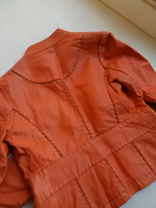 Cazadora de piel naranja talla S