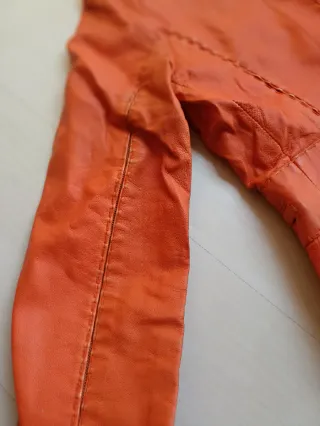 Cazadora de piel naranja talla S