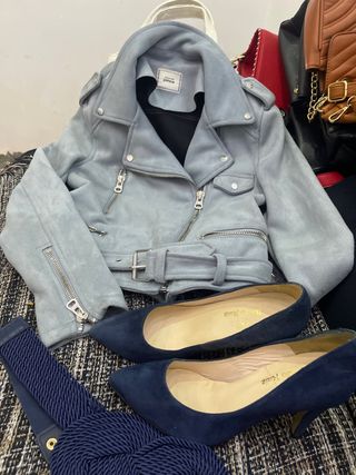 Chaqueta, zapatos y cinturón a juego