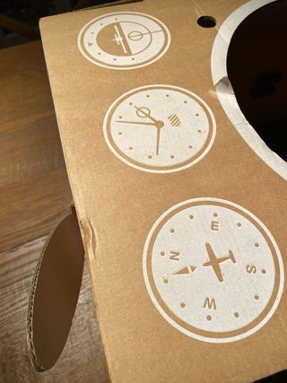 Disfraz avión cartón