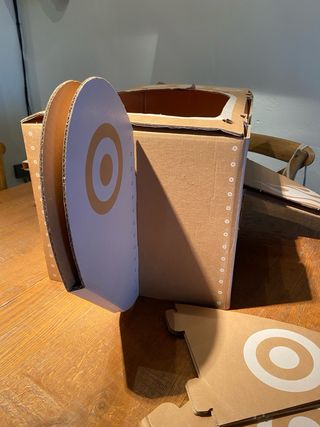 Disfraz avión cartón