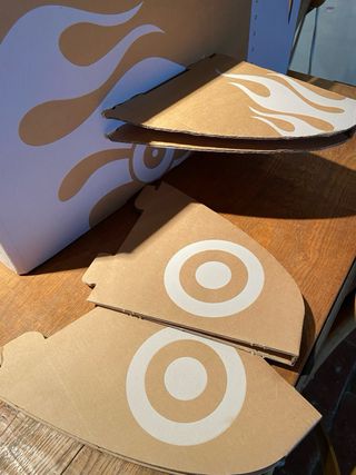 Disfraz avión cartón