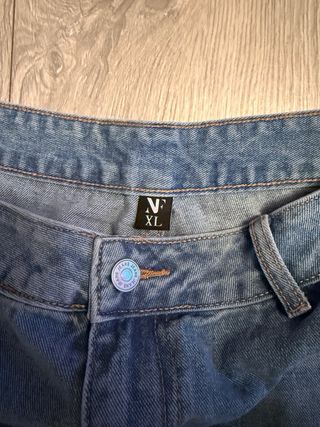 Vaqueros anchos rotos NF Talla XL