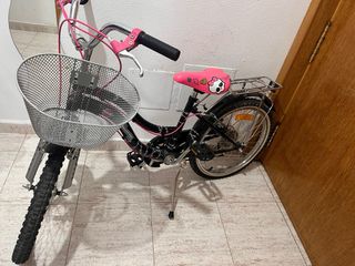 Bicicleta infantil con cesta
