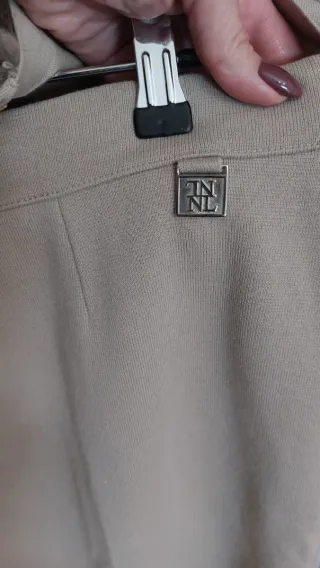 Conjunto Falda y Chaqueta Naulover Beige/Gris