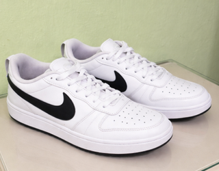 Zapatillas Nike Blancas y Negras