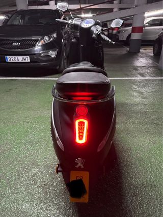 Peugeot Django 50cc Scooter Negra
