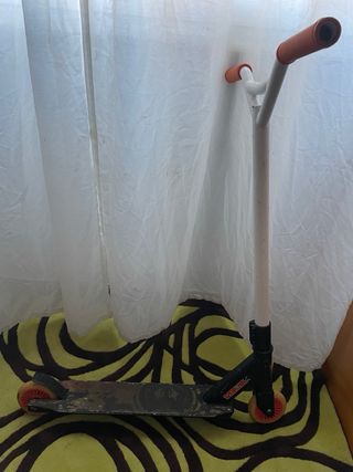 Patinete freestyle blanco y naranja