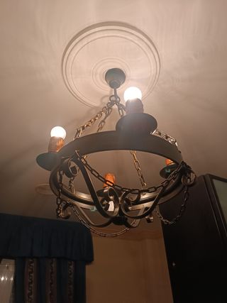 Lámpara de forja estilo rústico