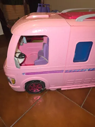 Camper Barbie DreamCamper Rosa con Piscina.