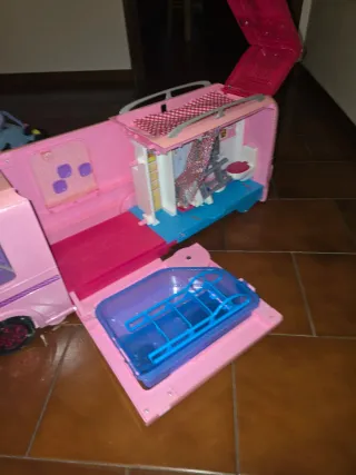 Camper Barbie DreamCamper Rosa con Piscina.