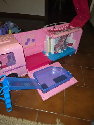 Camper Barbie DreamCamper Rosa con Piscina.