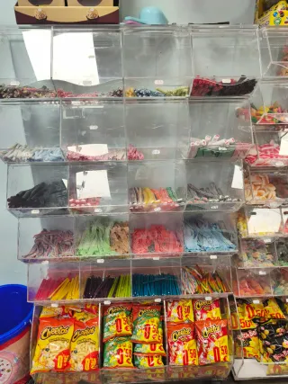 Expositor expositora gominolas chuches caramelo