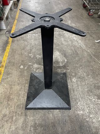 Base de mesa de hierro negra 2 bases por 50€ las 2