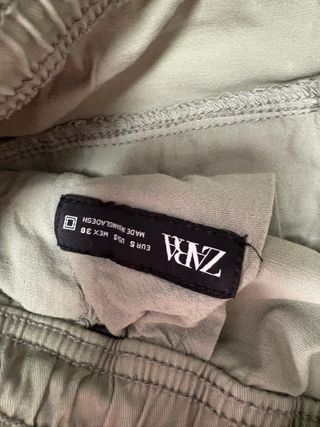 Pantalón cargo Zara verde oliva