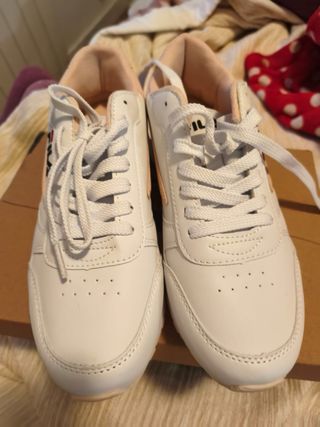 Zapatillas Fila Lifestyle Rosa y Blancas