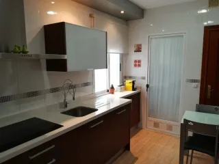 Piso y cochera cerrada en Lope de Vega.