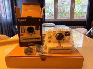 Cámara Polaroid One Step+.NUEVA y SIN USO.