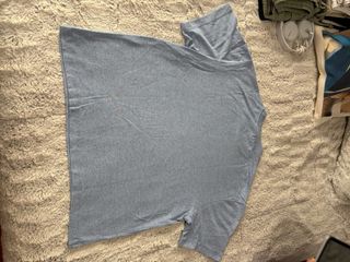 Camiseta Bershka azul con logo