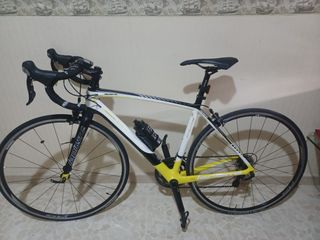 Bicicleta de carretera Lapierre, fibra de carbono.