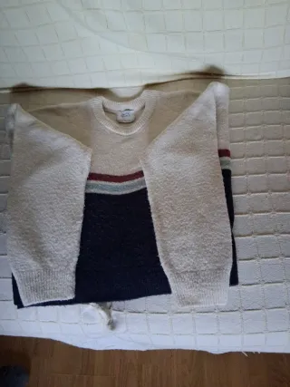 Suéter beige y azul Talla M