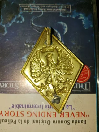 Antigua insignia militar