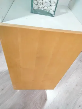 Armario de baño blanco y madera