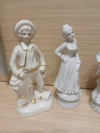 Statuette Capodimonte e zumas in ceramica bianca