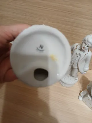 Statuette Capodimonte e zumas in ceramica bianca