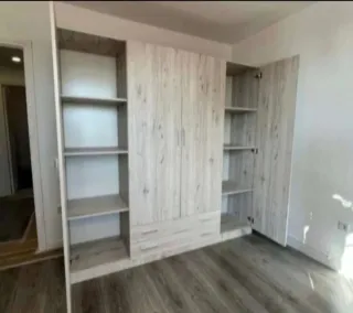 Armario modular madera beige y marrón