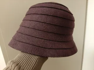 Berretto in lana viola vinaccia