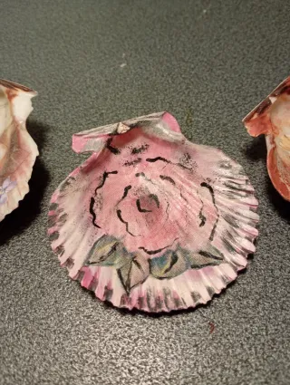 Conchiglie decorate a mano