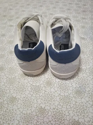 Zapatillas Blancas con Estrella Azul