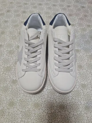 Zapatillas Blancas con Estrella Azul