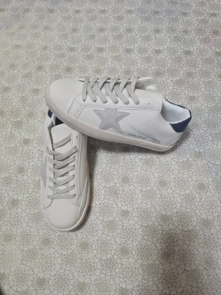 Zapatillas Blancas con Estrella Azul