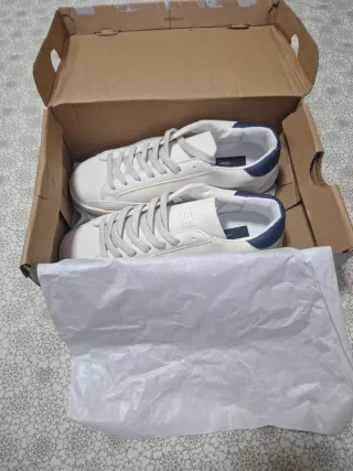 Zapatillas Blancas con Estrella Azul