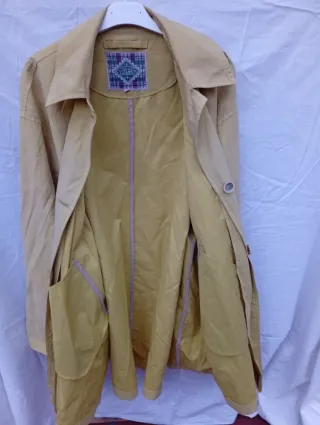 Gabardina Sra. Amarilla