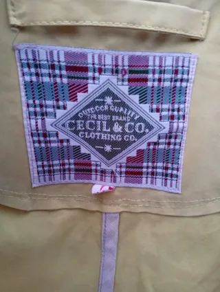 Gabardina Sra. Amarilla