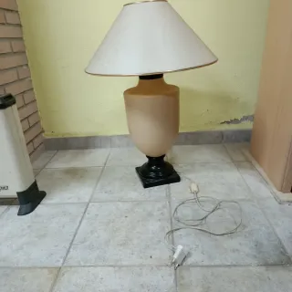 Lámpara original de cerámica y tela bonita