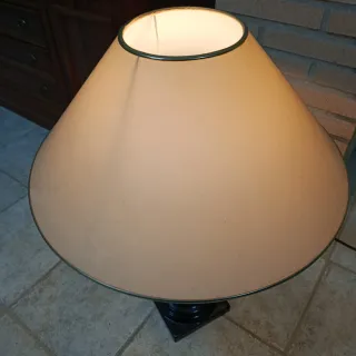 Lámpara original de cerámica y tela bonita