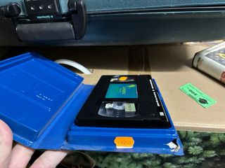 VHS La Puerta + Los Crímenes del Rosario