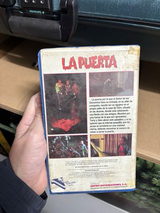 VHS La Puerta + Los Crímenes del Rosario