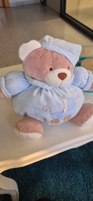 Osito de peluche azul con carrito